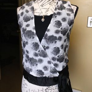 WHBM sleeveless black and white floral print top